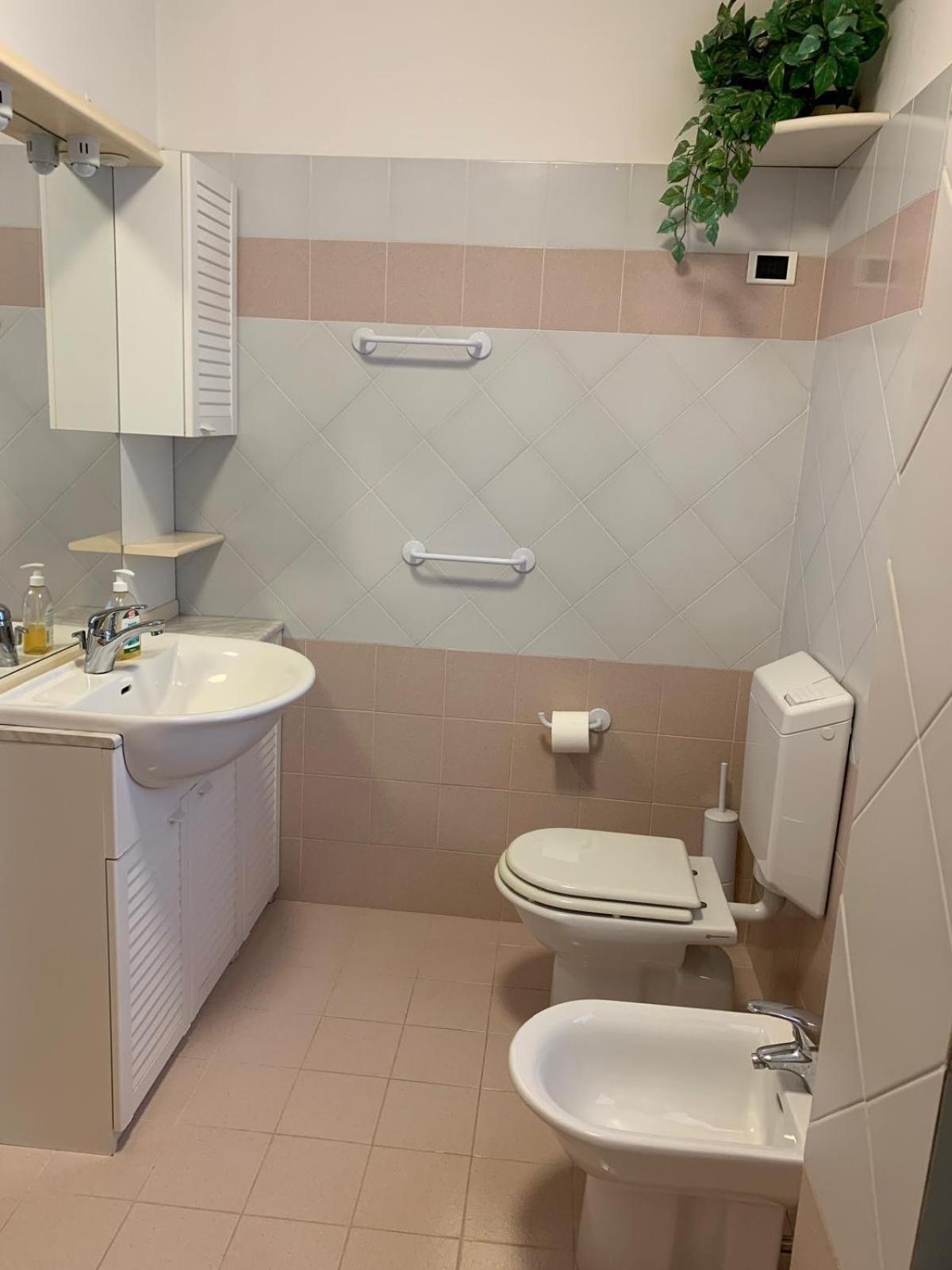 Gracious Apartment Located In The Heart Of Lignano Линяно Сабиадоро Екстериор снимка
