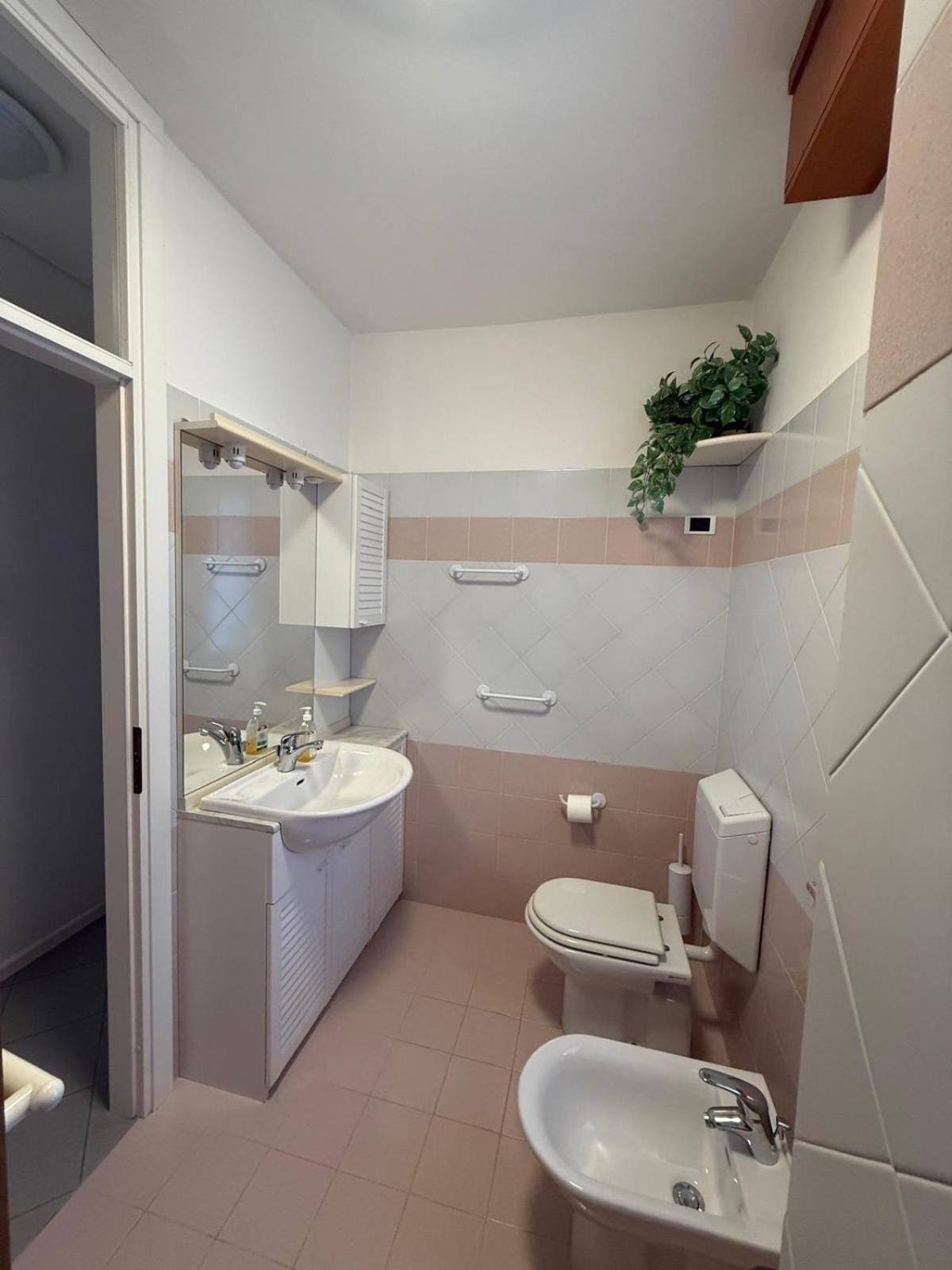 Gracious Apartment Located In The Heart Of Lignano Линяно Сабиадоро Екстериор снимка